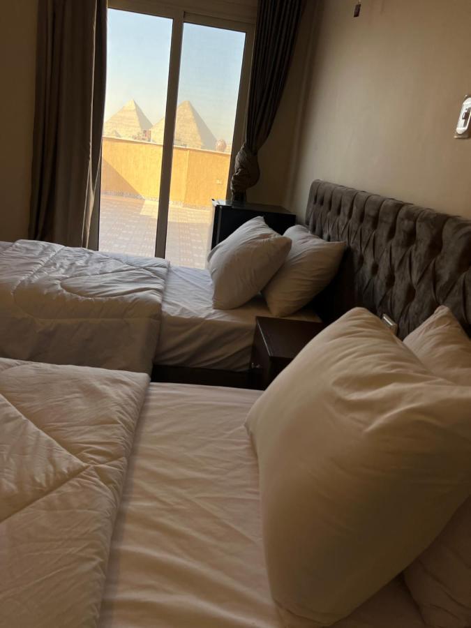 Bedouin Pyramids View Hotel Kafret el-Gabal Kültér fotó