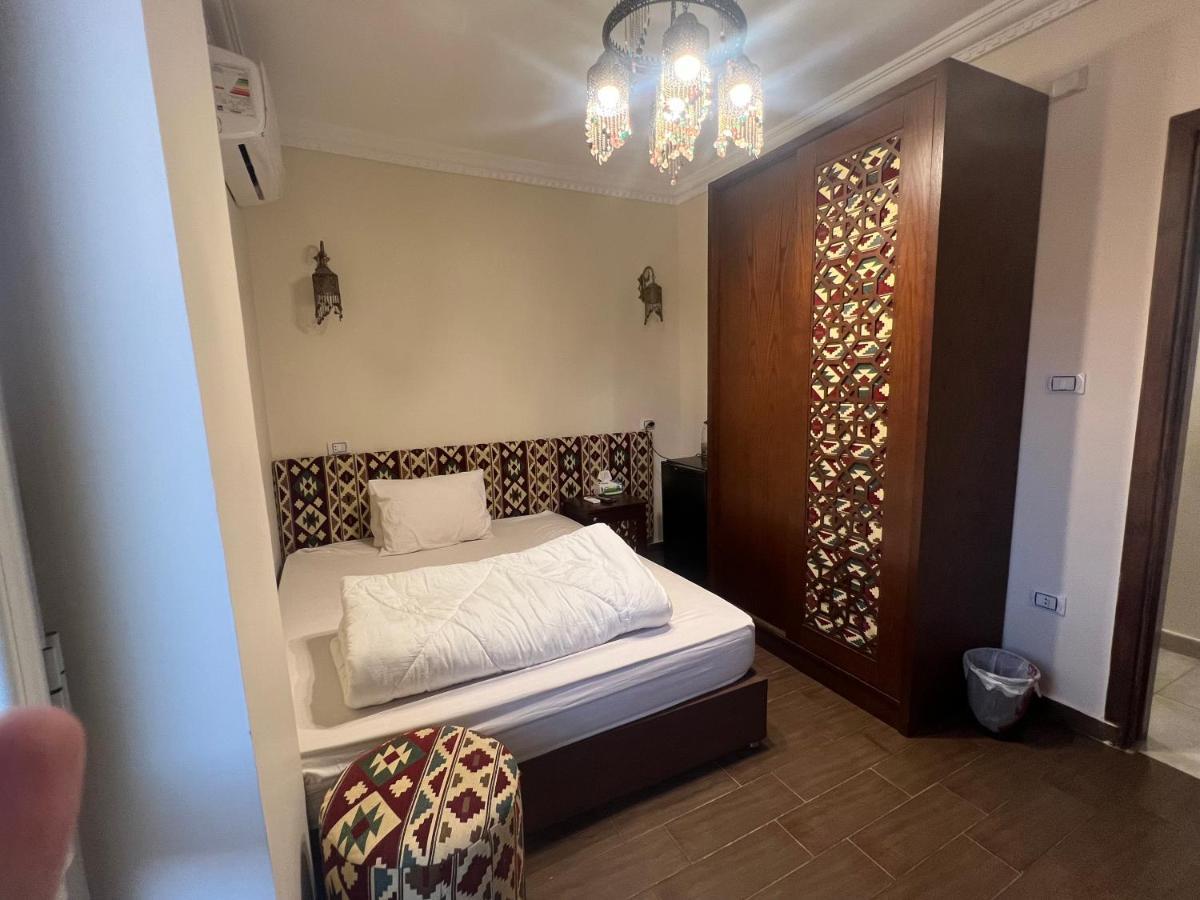 Bedouin Pyramids View Hotel Kafret el-Gabal Kültér fotó