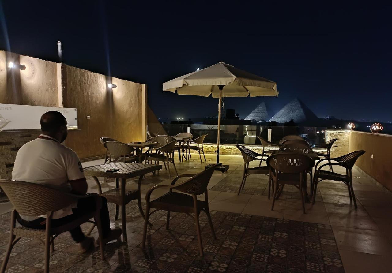Bedouin Pyramids View Hotel Kafret el-Gabal Kültér fotó