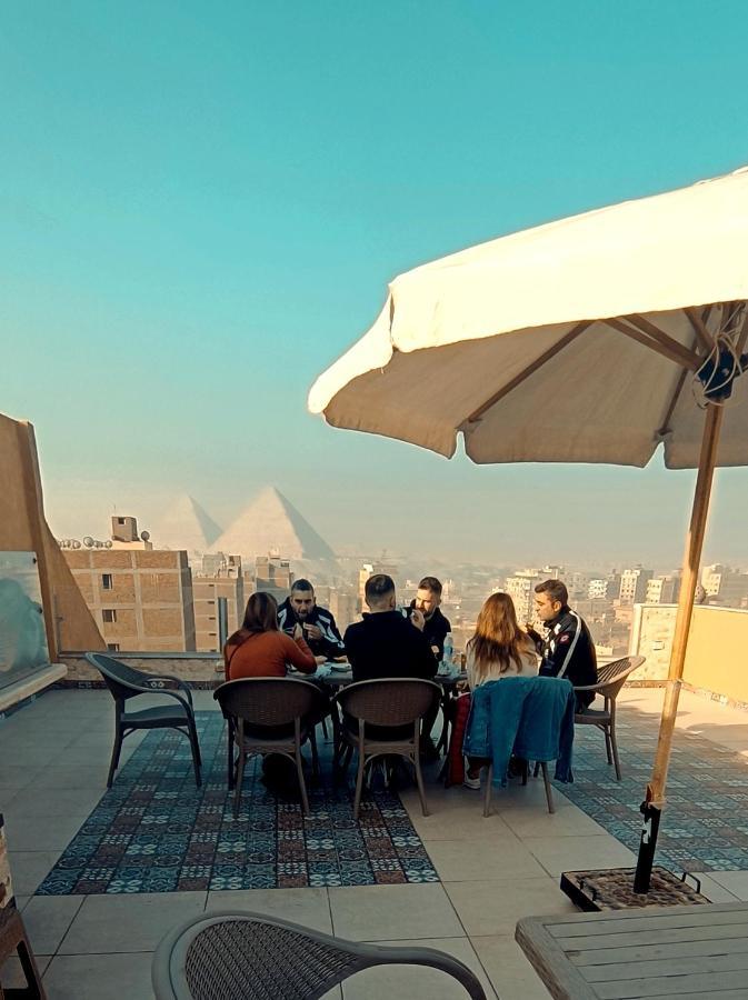 Bedouin Pyramids View Hotel Kafret el-Gabal Kültér fotó