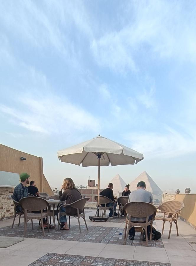 Bedouin Pyramids View Hotel Kafret el-Gabal Kültér fotó