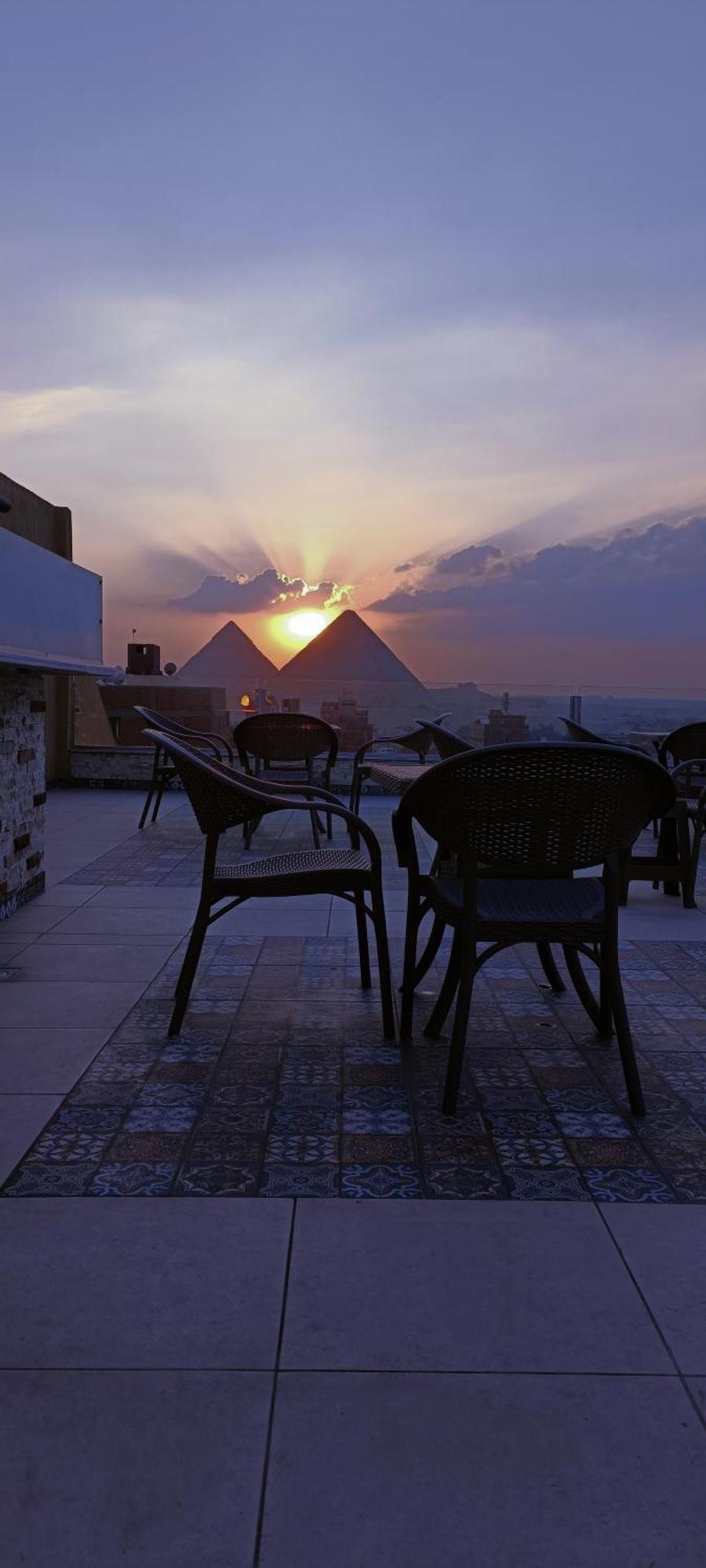 Bedouin Pyramids View Hotel Kafret el-Gabal Kültér fotó